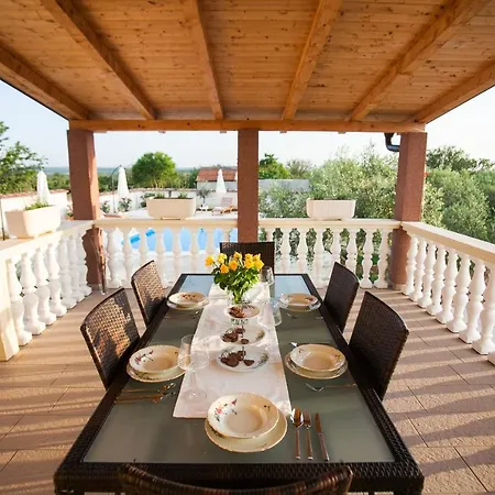 Olive Zadarvillas * Visocane