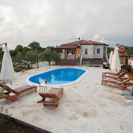 Olive Zadarvillas