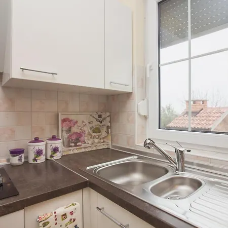 Olive Zadarvillas *